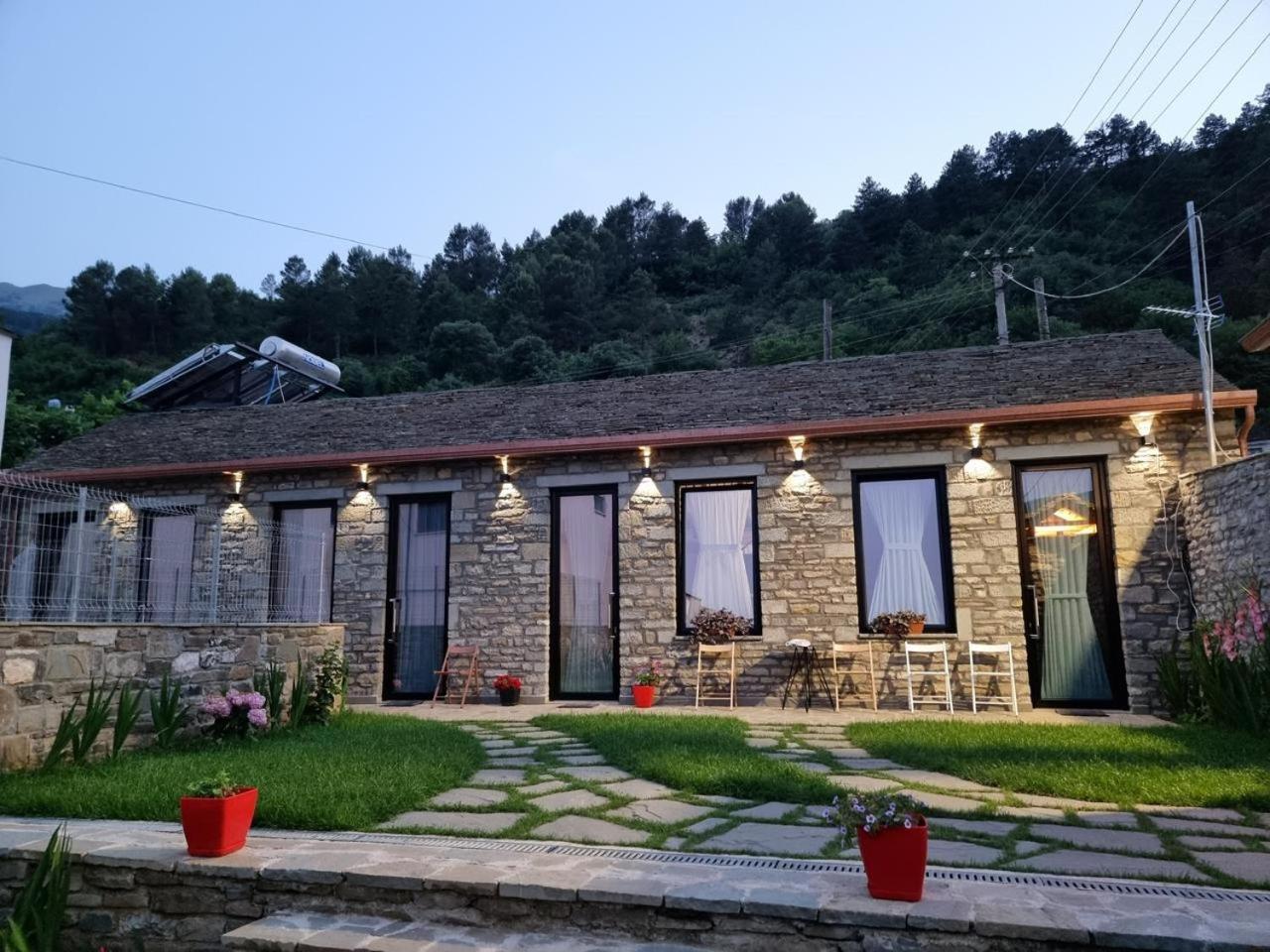 Gogo Moustache Guest House Përmet Kültér fotó